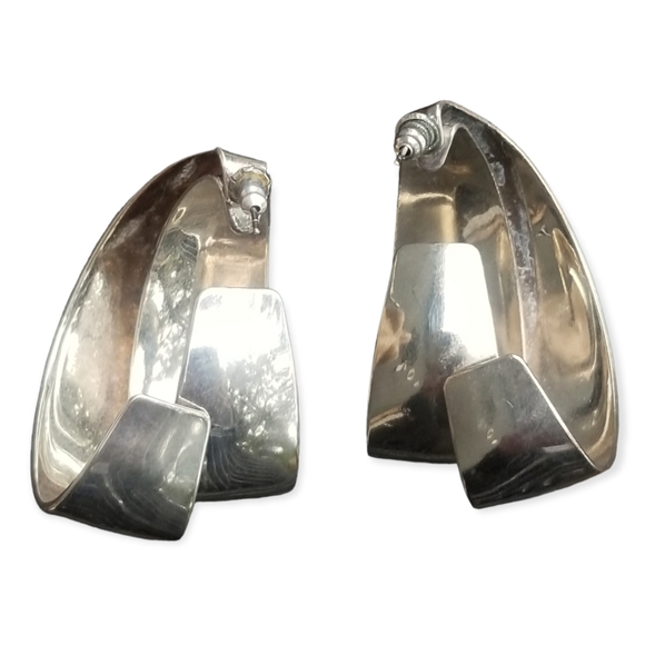 VINTAGE ABSTRACT SILVERTONED EARRINGS - Picture 2 of 3